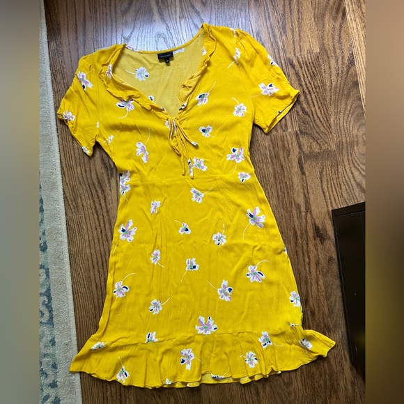 Yellow Who What Wear dress with floral details - Picture 1 of 4